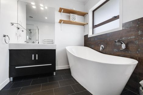 Photo of property in 115 Williams Street, Cambridge, 3434