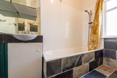 Photo of property in 2/2 Hawker Street, Mount Victoria, Wellington, 6011