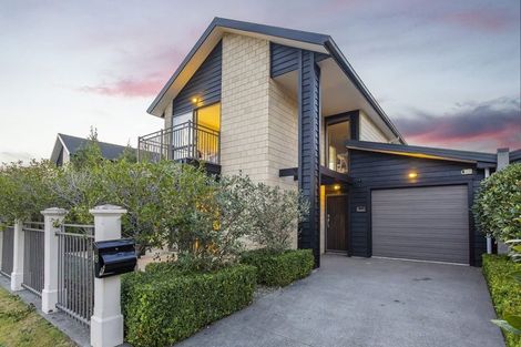 Photo of property in 19 Bluewater Place, Paraparaumu, 5032