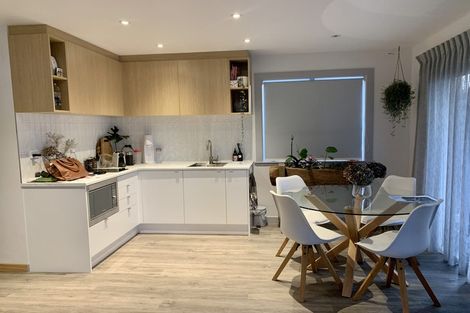 Photo of property in 21 Yeovil Road, Te Atatu Peninsula, Auckland, 0610