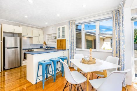 Photo of property in 45a Oxford Street, Tawa, Wellington, 5028