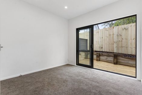 Photo of property in 8a Tahinga Street, Northcote, Auckland, 0627