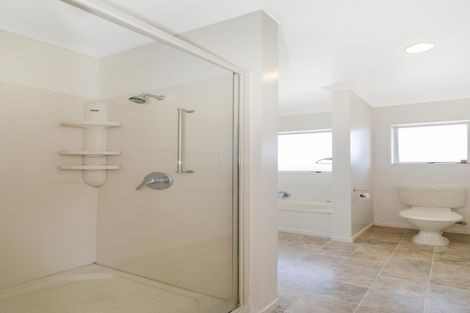 Photo of property in 24 Brookesmith Drive, Waiuku, 2123