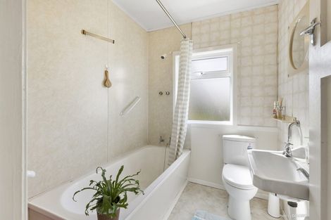 Photo of property in 15 Naughton Terrace, Kilbirnie, Wellington, 6022