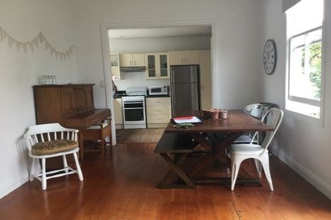 Photo of property in 7 Waterview Road, Stanley Point, Auckland, 0624