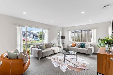 Photo of property in 11 Kouras Place, Flat Bush, Auckland, 2016