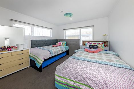 Photo of property in 14 Tonson Place, Weymouth, Auckland, 2103