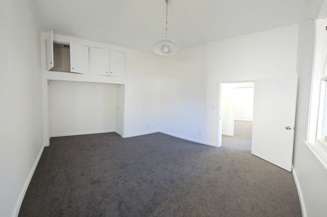 Photo of property in 16 Edinburgh Terrace, Berhampore, Wellington, 6023