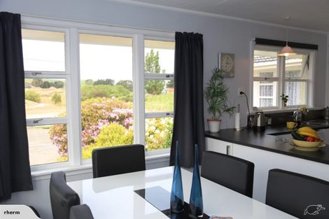 Photo of property in 2 Cambridge Place, Holmes Hill, Oamaru, 9401