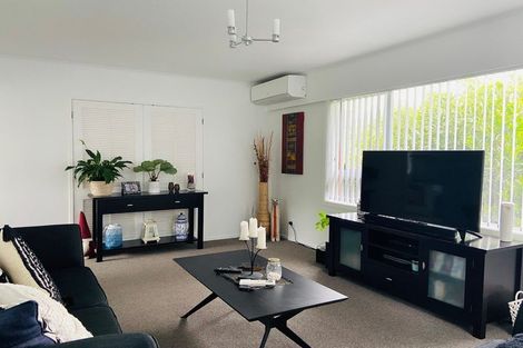 Photo of property in 15 Liston Crescent, Cockle Bay, Auckland, 2014