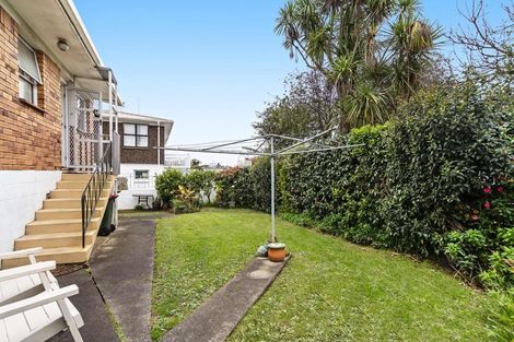 Photo of property in 3/1 Bodi Place, Te Atatu South, Auckland, 0610