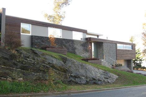 Photo of property in 9 Whitbourn Place, Fernhill, Queenstown, 9300