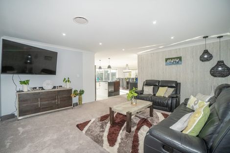 Photo of property in 2 Tutakarae Road, Kelvin Grove, Palmerston North, 4470