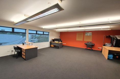 Photo of property in 1/108 Lincoln Road, Henderson, Auckland, 0610