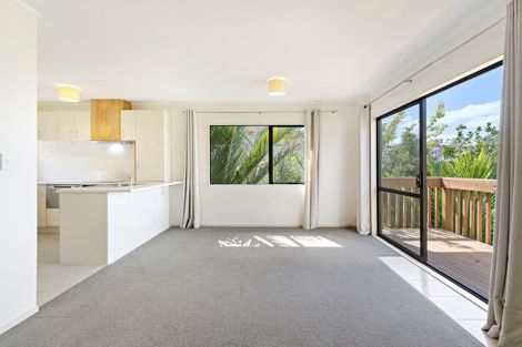Photo of property in 899a East Coast Road, Northcross, Auckland, 0632