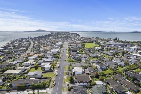 Photo of property in 24 Gulf Crest, Bucklands Beach, Auckland, 2012