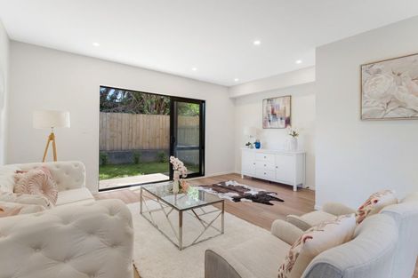 Photo of property in 140e Edgewater Drive, Pakuranga, Auckland, 2010