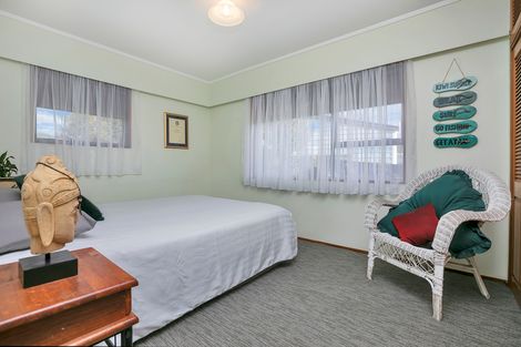 Photo of property in 1069 Scenic Drive North, Swanson, Auckland, 0816