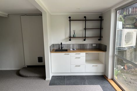 Photo of property in 2 Convent Road, Bluff Hill, Napier, 4110