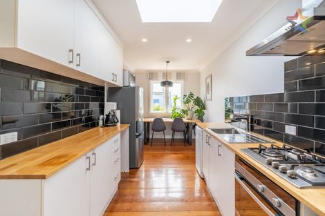 Photo of property in 206a Miromiro Road, Normandale, Lower Hutt, 5010