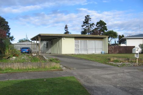 Photo of property in 32 Pinedale Parade, Milson, Palmerston North, 4414