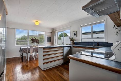Photo of property in 3 Del Mar Place, Merrilands, New Plymouth, 4312