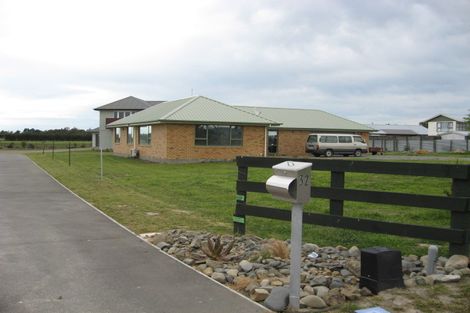 Photo of property in 32 Amberley Beach Road, Amberley, 7410