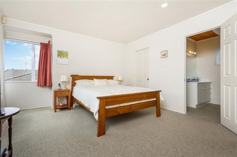 Photo of property in 32 Crestview Place, Browns Bay, Auckland, 0630