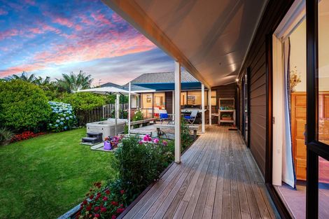 Photo of property in 27 Glucina Avenue, West Harbour, Auckland, 0618