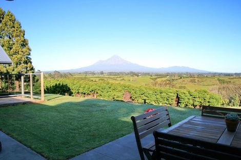 Photo of property in 311 Croydon Road, Midhirst, Stratford, 4394