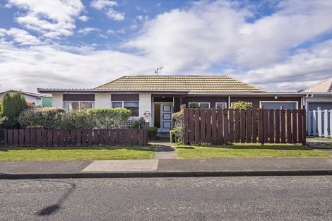Photo of property in 2a Cypress Grove, Paraparaumu, 5032