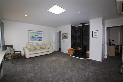 Photo of property in 10 Woodfern Crescent, Titirangi, Auckland, 0604