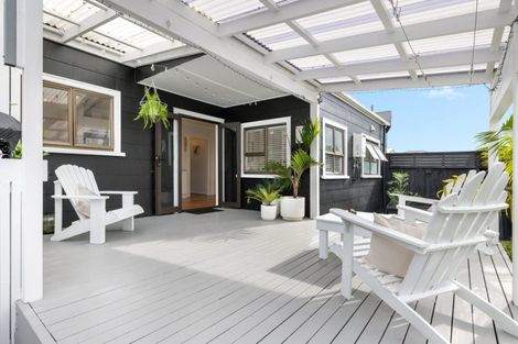 Photo of property in 35 Ngatai Road, Otumoetai, Tauranga, 3110