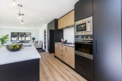 Photo of property in 10 Buddle Road, Wallaceville, Upper Hutt, 5018