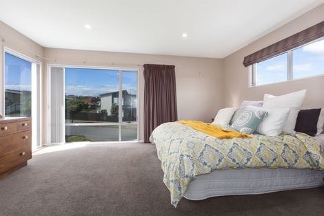 Photo of property in 6 Sumner Terrace, Aotea, Porirua, 5024