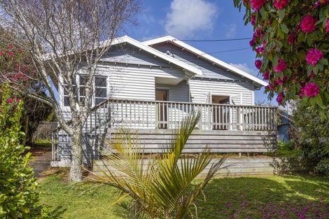 Photo of property in 2 Chilman Street, Strandon, New Plymouth, 4312