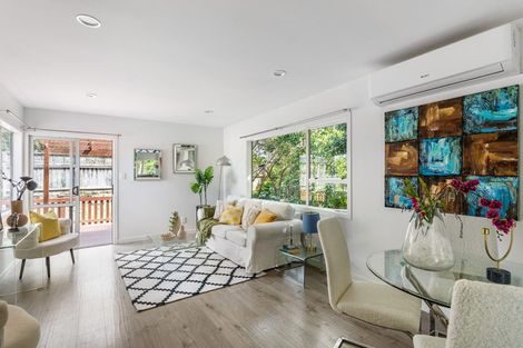 Photo of property in 16 Dunraven Place, Torbay, Auckland, 0630