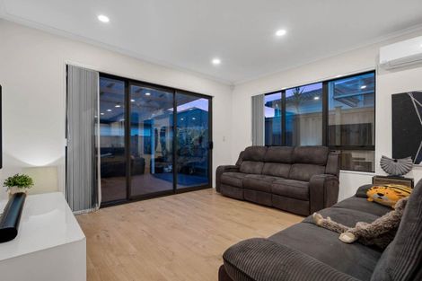 Photo of property in 54 Tir Conaill Avenue, Flat Bush, Auckland, 2019