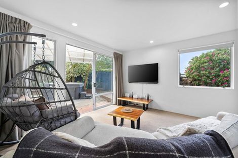 Photo of property in 11 Fathom Place, Te Atatu Peninsula, Auckland, 0610