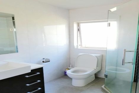 Photo of property in 40 Pin Oak Drive, Schnapper Rock, Auckland, 0632