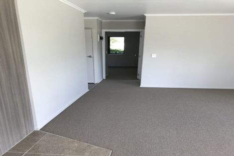 Photo of property in 12 Cobham Crescent, Kelston, Auckland, 0602