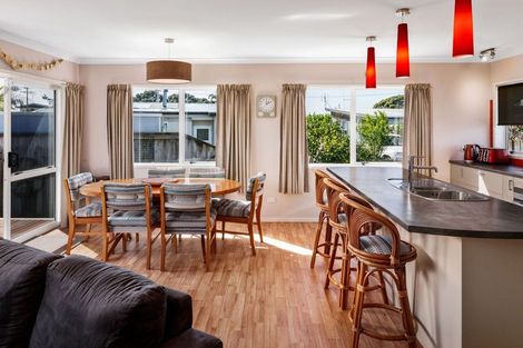 Photo of property in 15a Roretana Drive, Athenree, Katikati, 3177