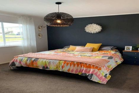 Photo of property in 2/2 Vari Place, Bayview, Auckland, 0629