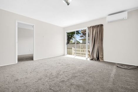 Photo of property in 1/23 Challen Close, Conifer Grove, Takanini, 2112