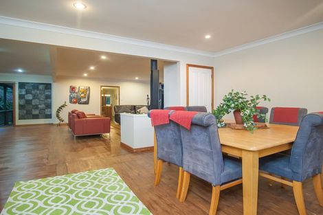 Photo of property in 98 Kauri Point Road, Laingholm, Auckland, 0604