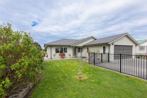 Photo of property in 14 Parkland Drive, Waipawa, 4210
