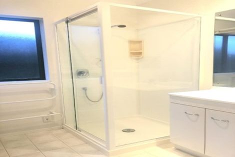 Photo of property in 3 John Brooke Crescent, East Tamaki Heights, Auckland, 2016