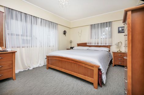 Photo of property in 1069 Scenic Drive North, Swanson, Auckland, 0816