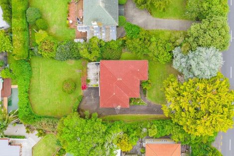 Photo of property in 141 Glenfield Road, Hillcrest, Auckland, 0626