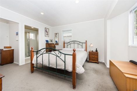 Photo of property in 9 Karaka Street, New Lynn, Auckland, 0600